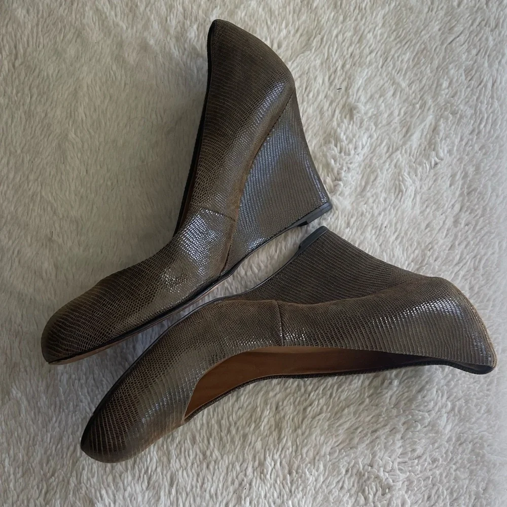 Ann Taylor reptile texture leather round toe wedge
